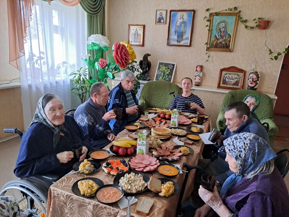 Праздничный обед в Новочадовском филиале ГБСУСОССЗНРМ «Заречный дом-интернат для престарелых и инвалидов» на «Покров пресвятой богородицы»